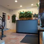 Du Hotel 2*