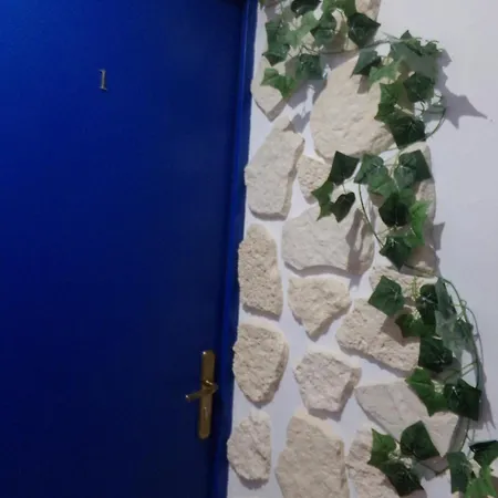 Du 2* Château-Arnoux