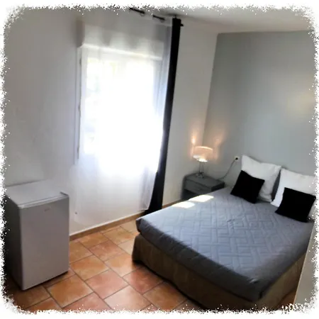 Du 2* Château-Arnoux